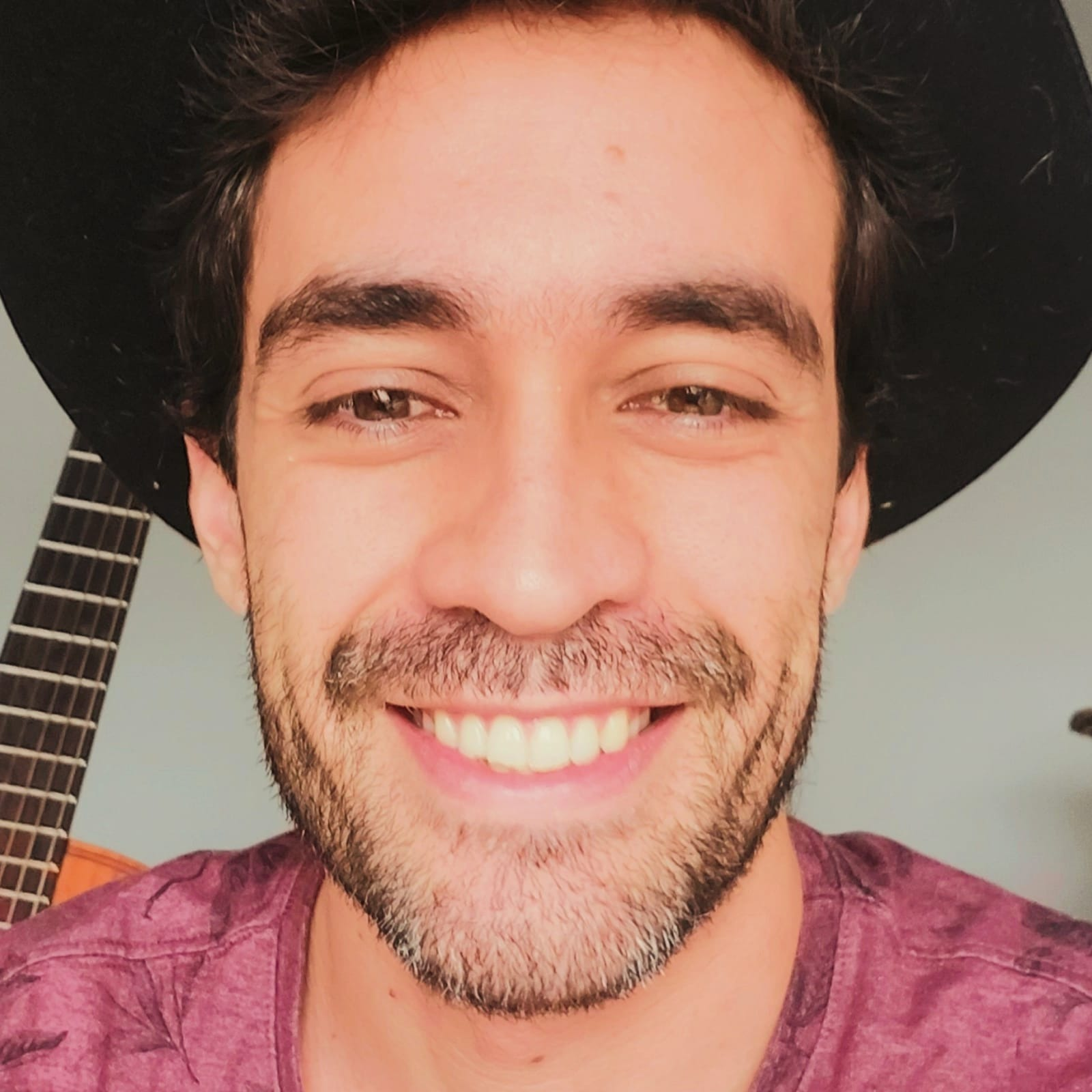 Thiago Bertrami - Voz e violão